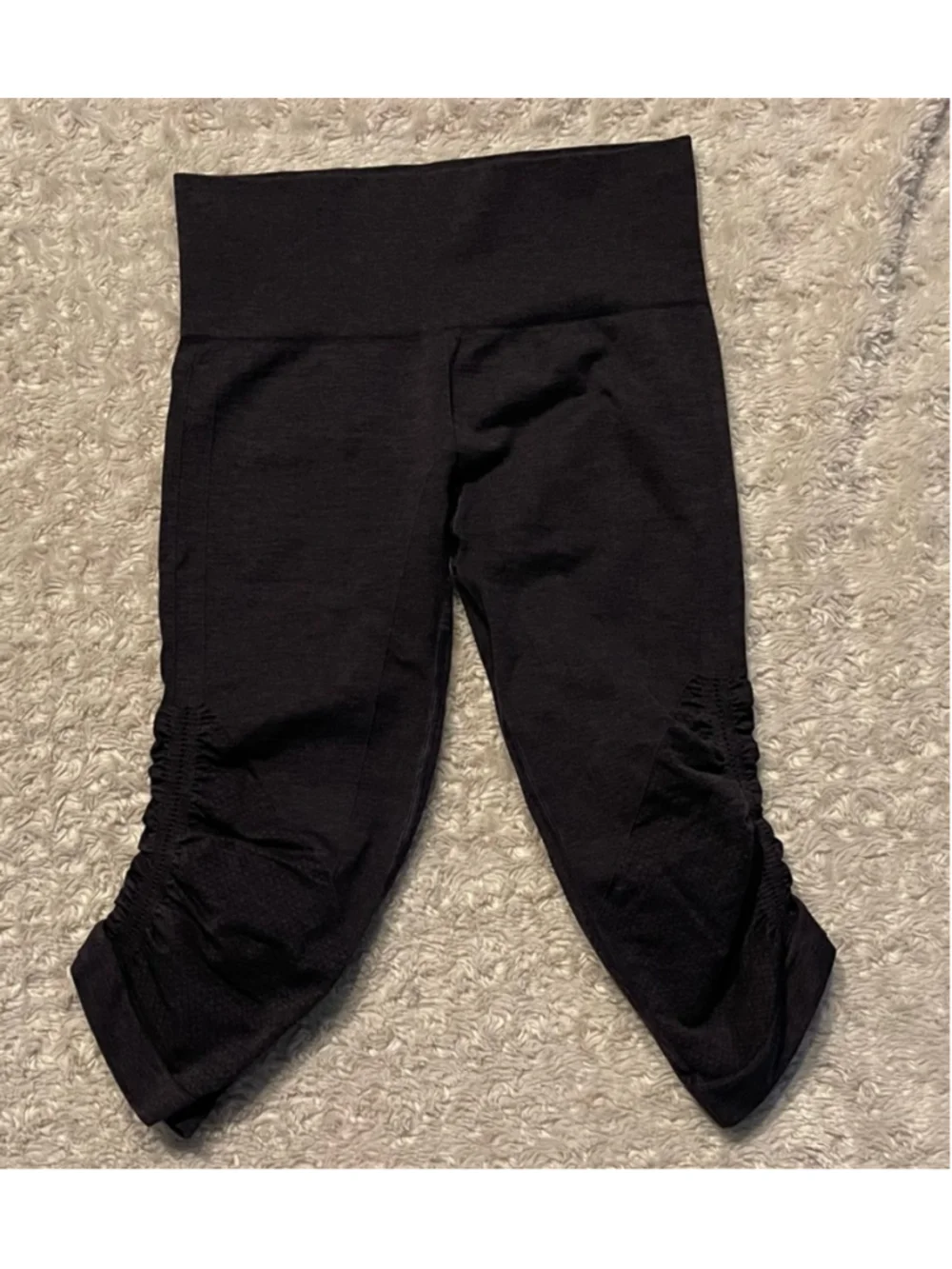 Lululemon Women’s Ebb and Flow Crop II, Size 6, EUC